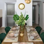 Island 102 לרנקה