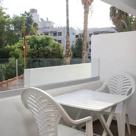 Island 102 Apartman