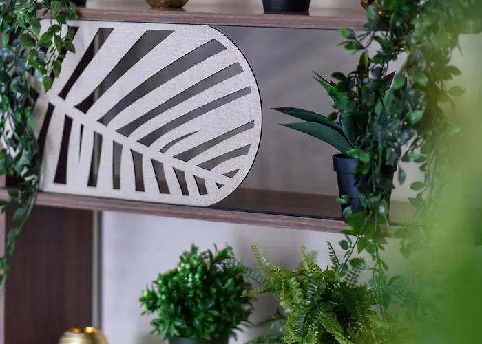 Island 102 * Lárnaca