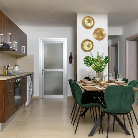 Apartment Island 102 *